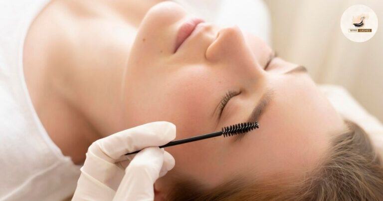 Read more about the article How to Take Care of Your False Eyelashes for Longer Use